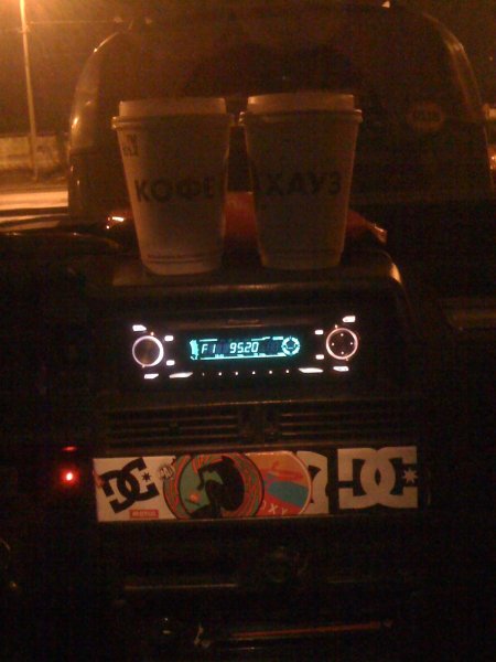Кофе в машине вечером