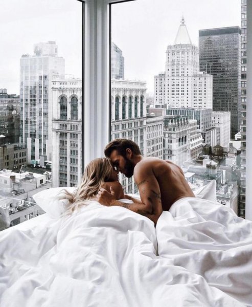 Идеальное утро между мужчиной и женщиной