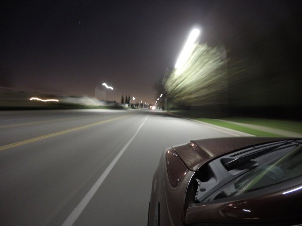 Авто на скорости ночью
