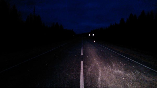 Дорога в даль на машине ночью