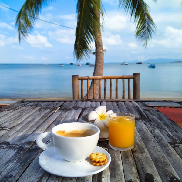 Кофе утром на море красивые