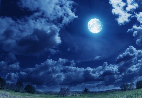 Луны на небе ночью