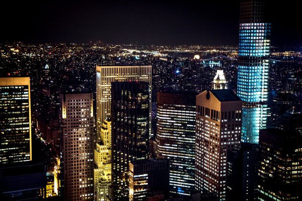 Небоскребов в нью йорке ночью