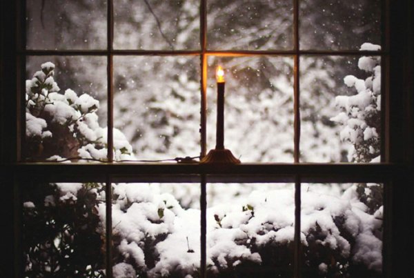 Ночь за окном зимой
