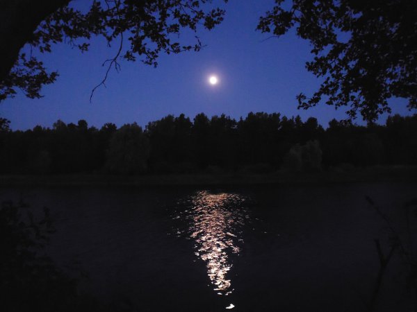 Озера ночью