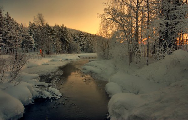 Речка зимой ночью