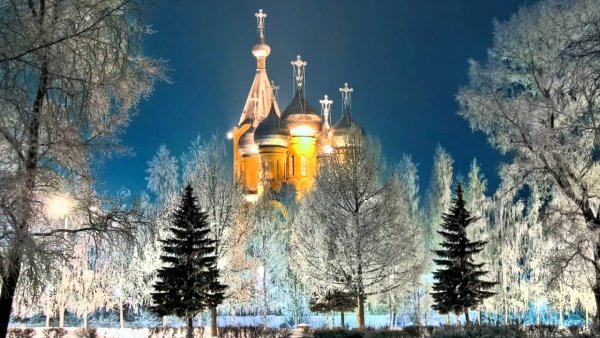 Зимняя ночь с церковью
