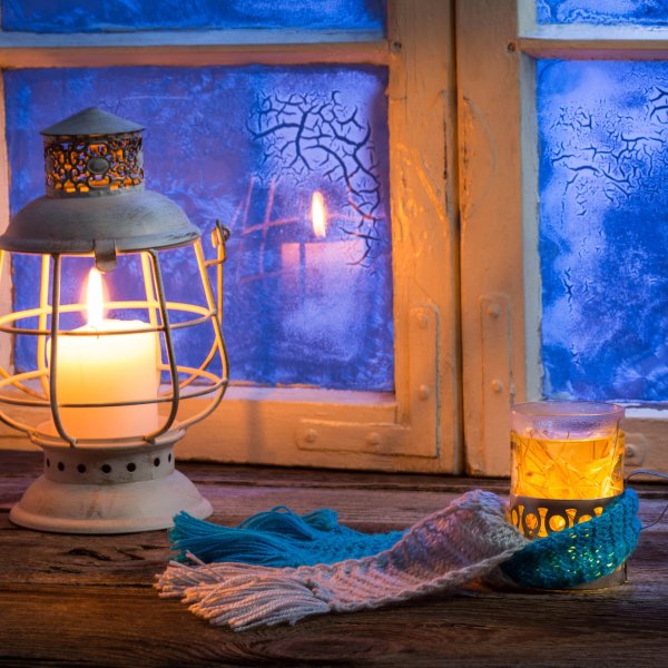 Зимняя ночь со свечой