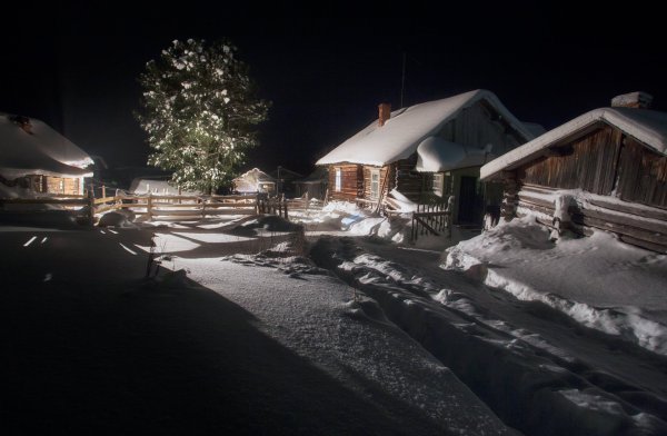 Зимняя ночь в селе