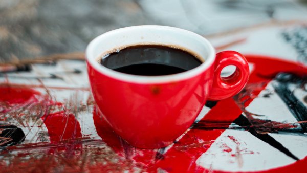 Красное утро с кофе