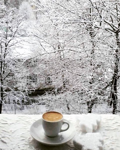 Снежное утро с кофе
