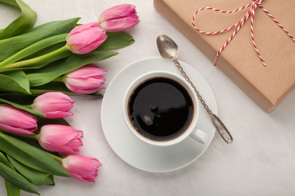 Утро кофе с тюльпанами