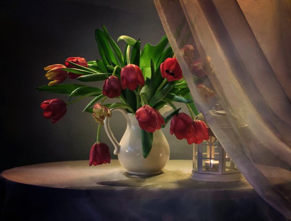 Вечер с цветами в вазе
