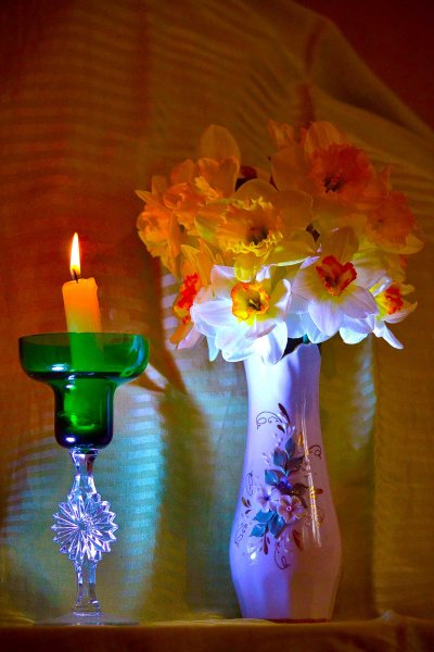 Вечер со свечами и цветами