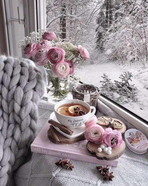 Зимнее розовое утро